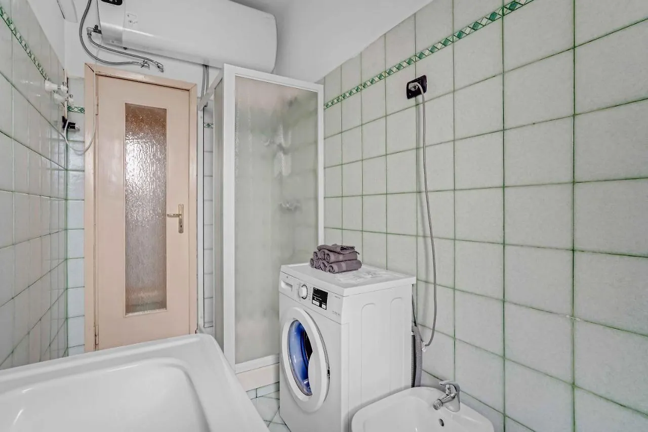 Cav9 - Large Apartment With Panoramic View - Milan 0*,